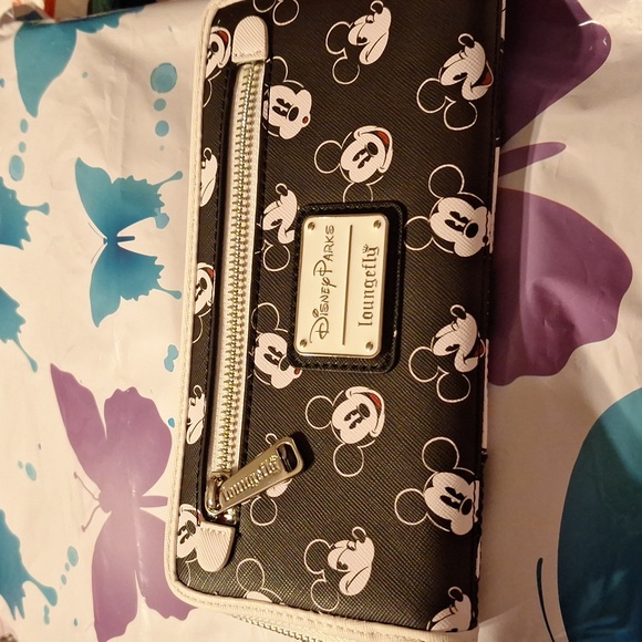 Loungefly Handbags - Nwot Disney parke loungefly